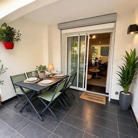 2 With Private Bathrooms Quiet Terrace Parking Holiday home Collioure